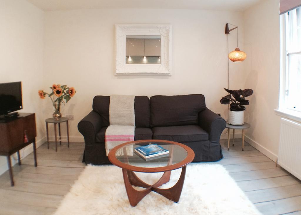 Old Town Castle View Apartment Edinburgh Ngoại thất bức ảnh
