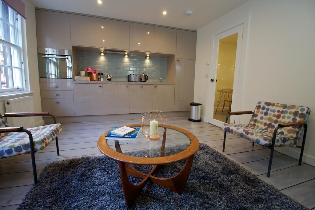 Old Town Castle View Apartment Edinburgh Ngoại thất bức ảnh